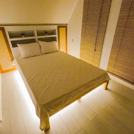 Villa Shore Of Sapanca Cati Lakehouse *